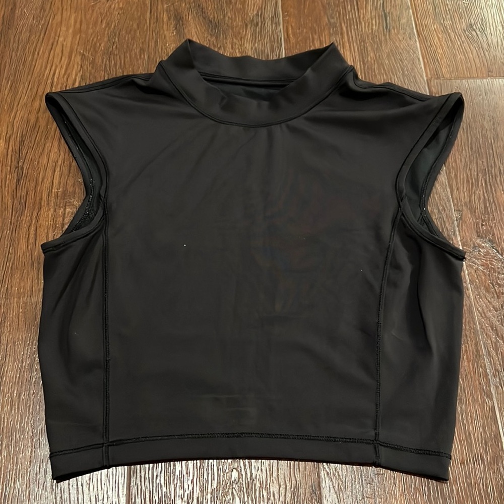 LULULEMON mock neck crop top